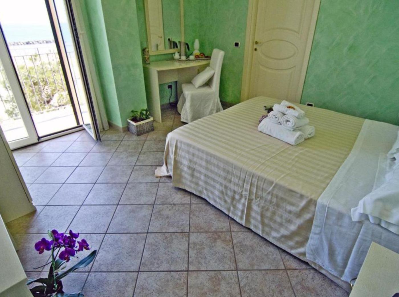 Hotel Capital