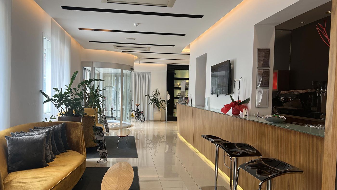 Card International Hotel