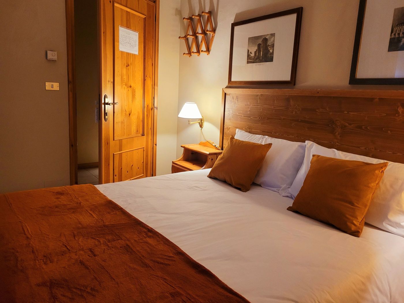 Hotel Lion. Roure (TO)