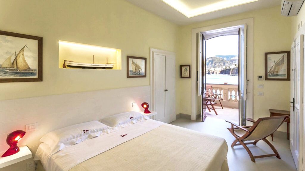 Yacht Club Capo Cervo Suites Sorrento