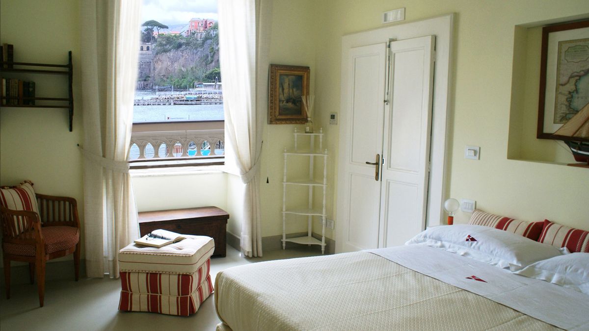 Yacht Club Capo Cervo Suites Sorrento