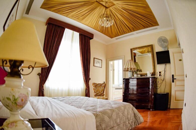 Al Centro Luxury Home