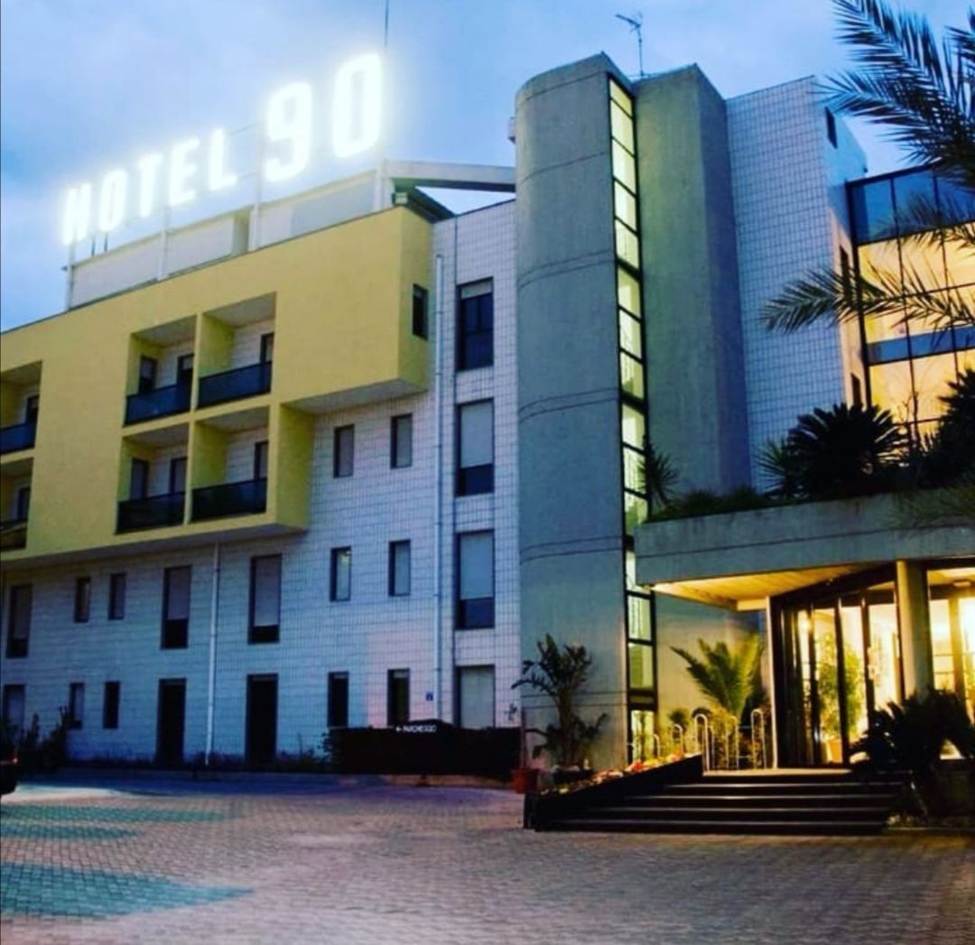Hotel 90