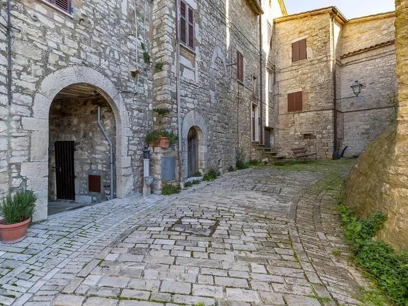 Castello Izzalini Todi Resort