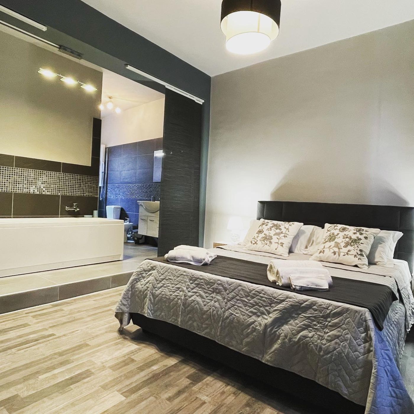 Casa Tua Suites & Restaurant