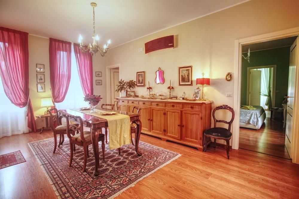 B&B 700