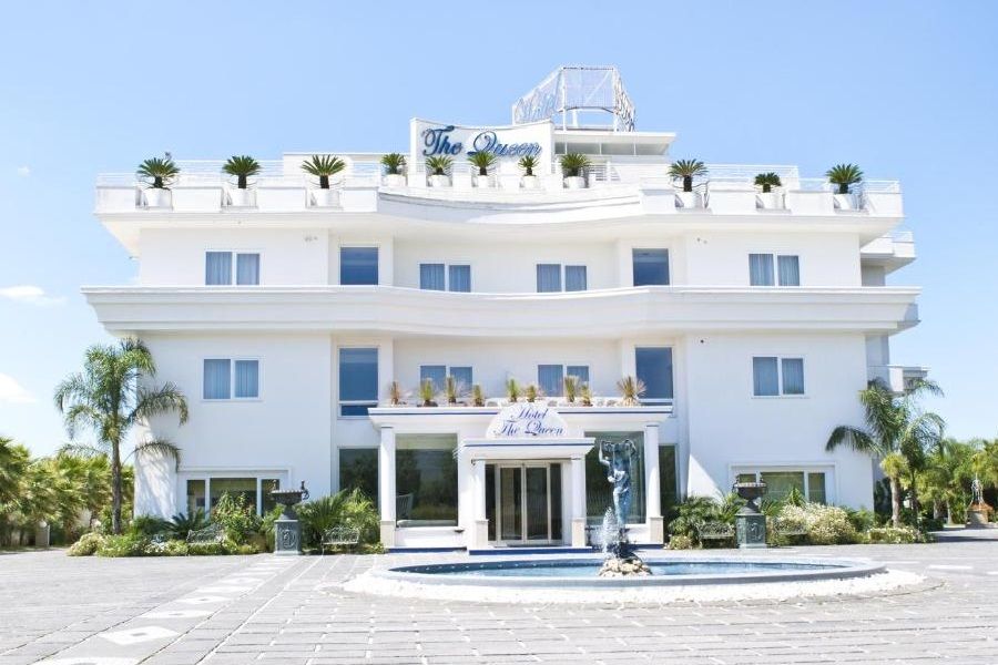 The Queen Hotel