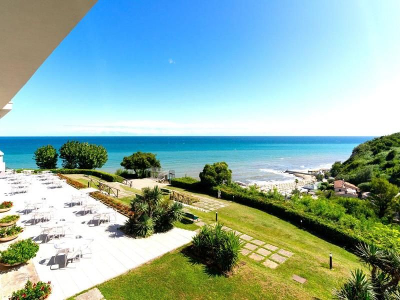 Hotel Capo Est