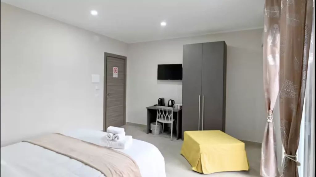 COAST TO COAST ROOMS And POOL