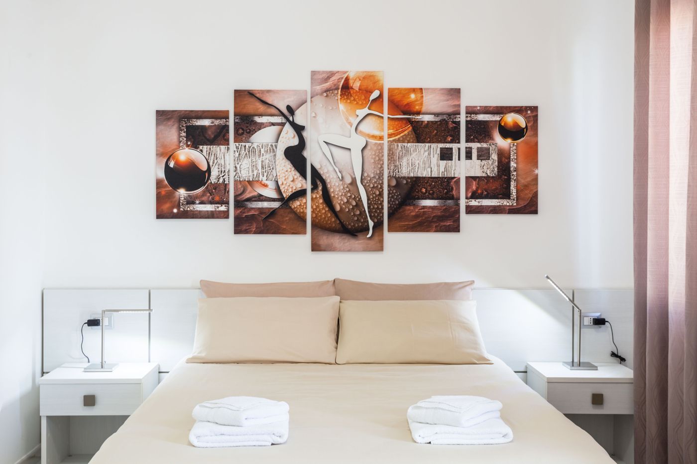 Nue Rooms