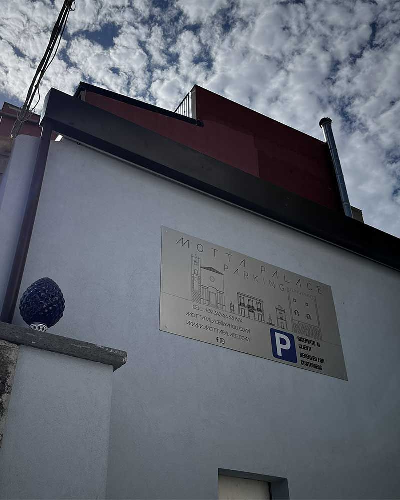 Motta Palace Apartments & Rooms