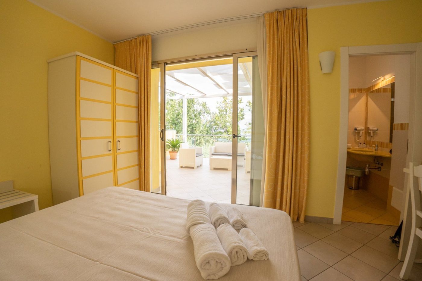 Hotel Baia Di Trainiti