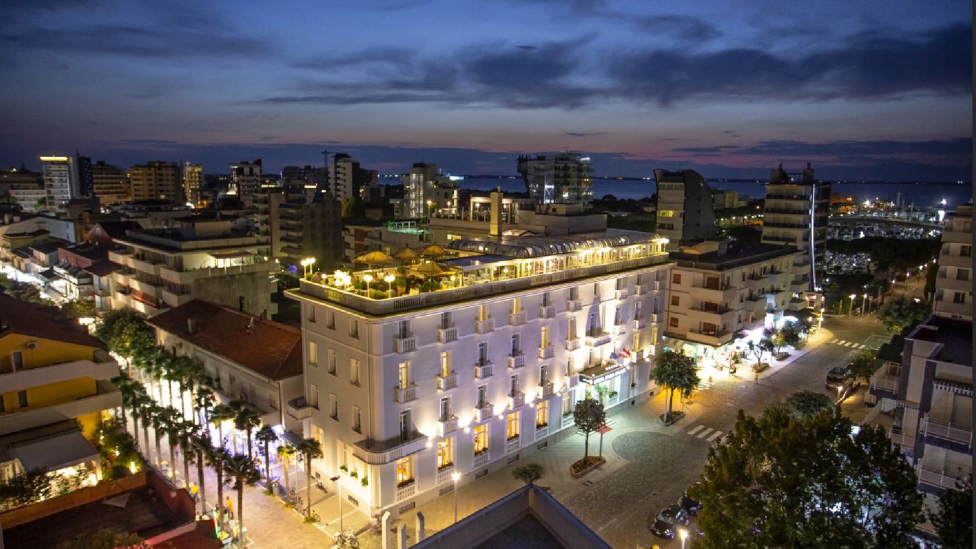 Italia Palace