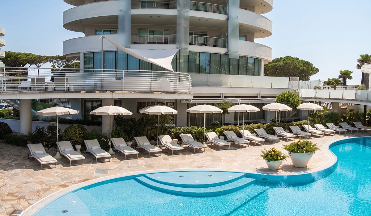 Premier & Suites Hotel