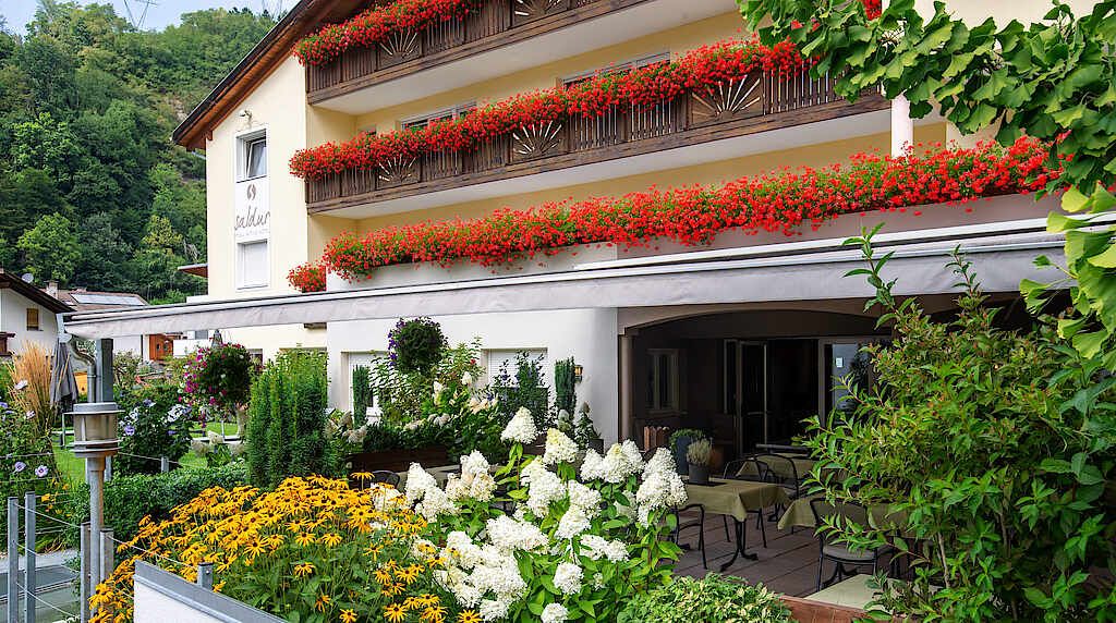 Saldur Small Active Hotel