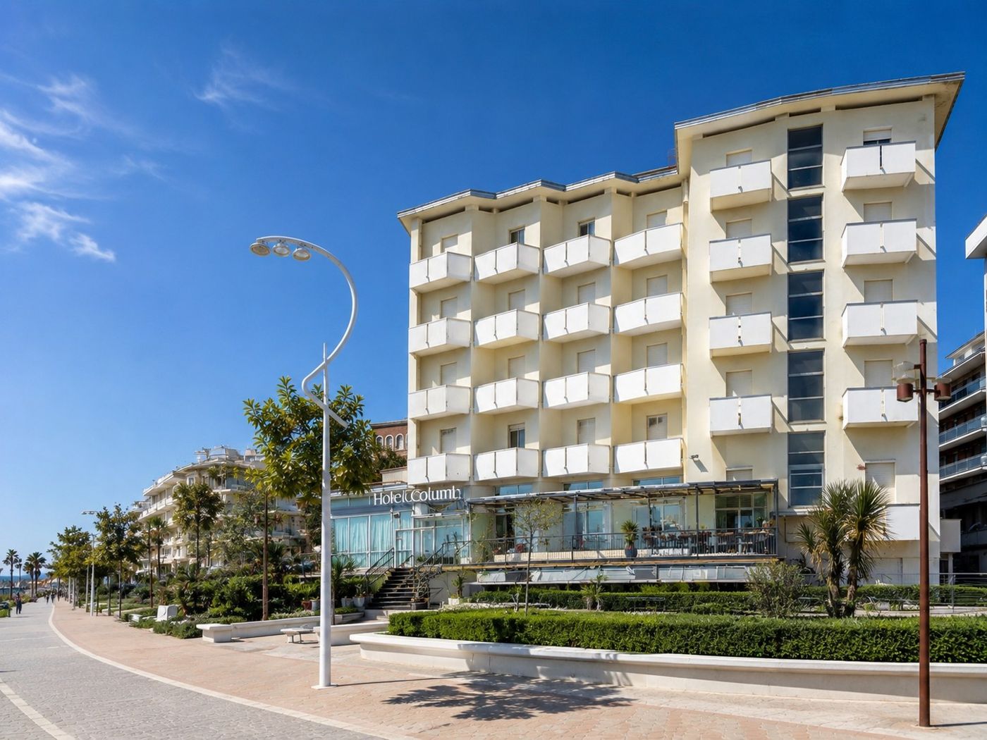 Hotel Columbia frontemare