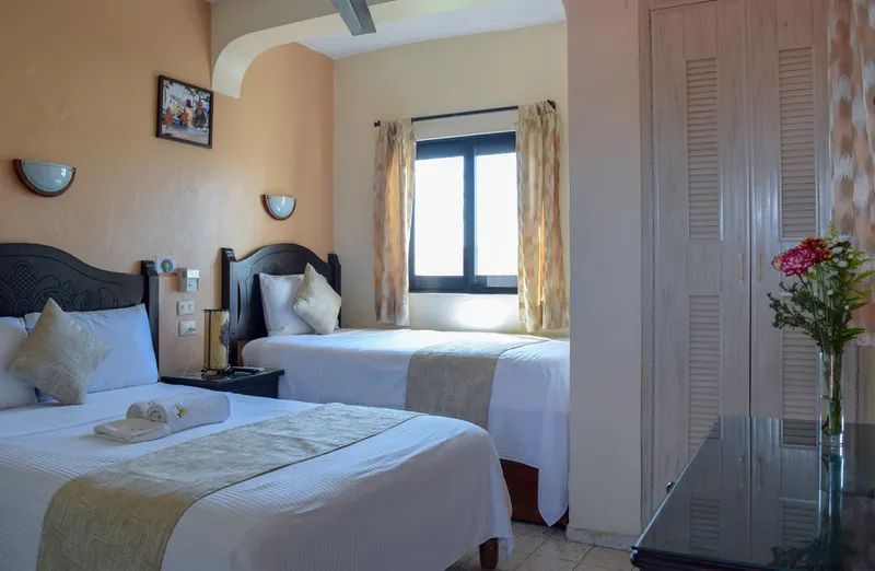Hotel and Suites Bucaneros