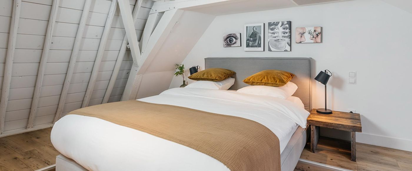 Eye Hotel