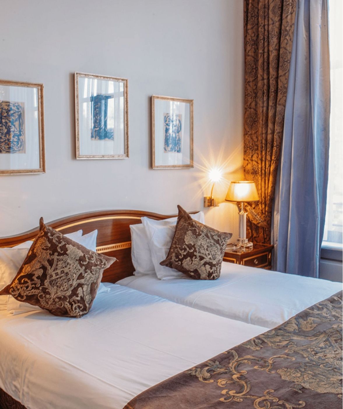 Ambassade Hotel