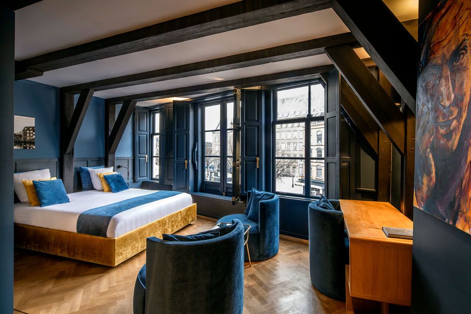 CTY Books hotel