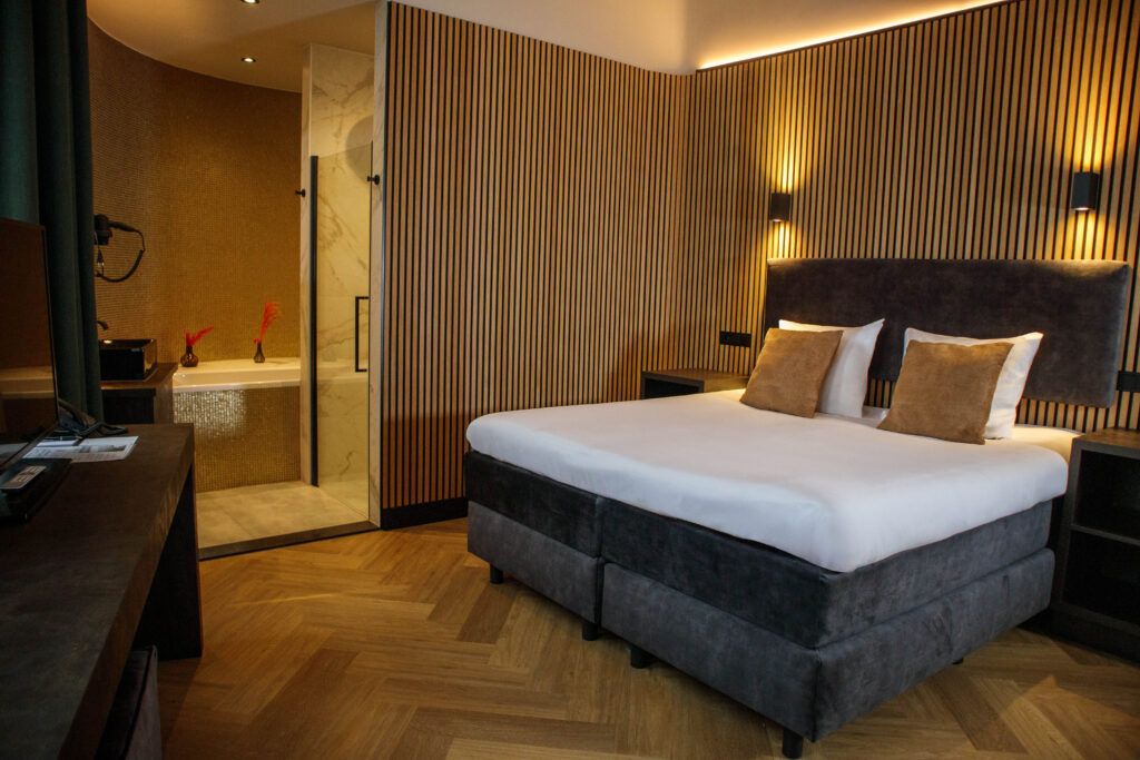 Manzo's Suites