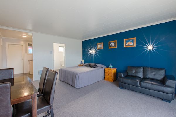 AAA Thames Court Motel