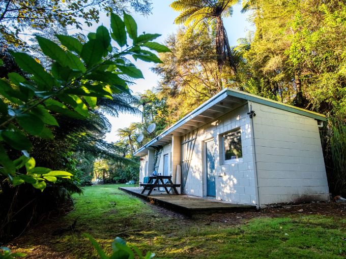 Sapphire Springs Holiday Park & Mineral Pools
