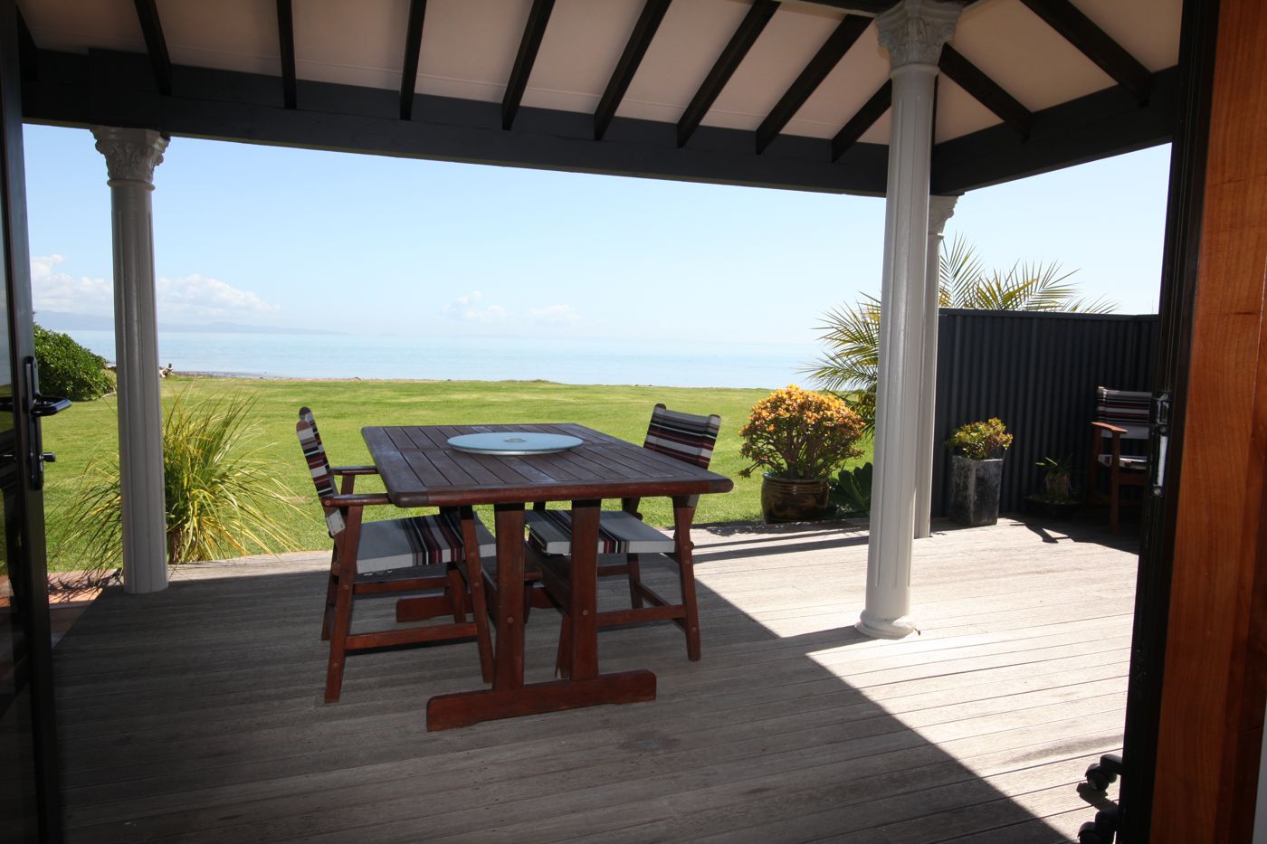 Te Puru Beach Lodge
