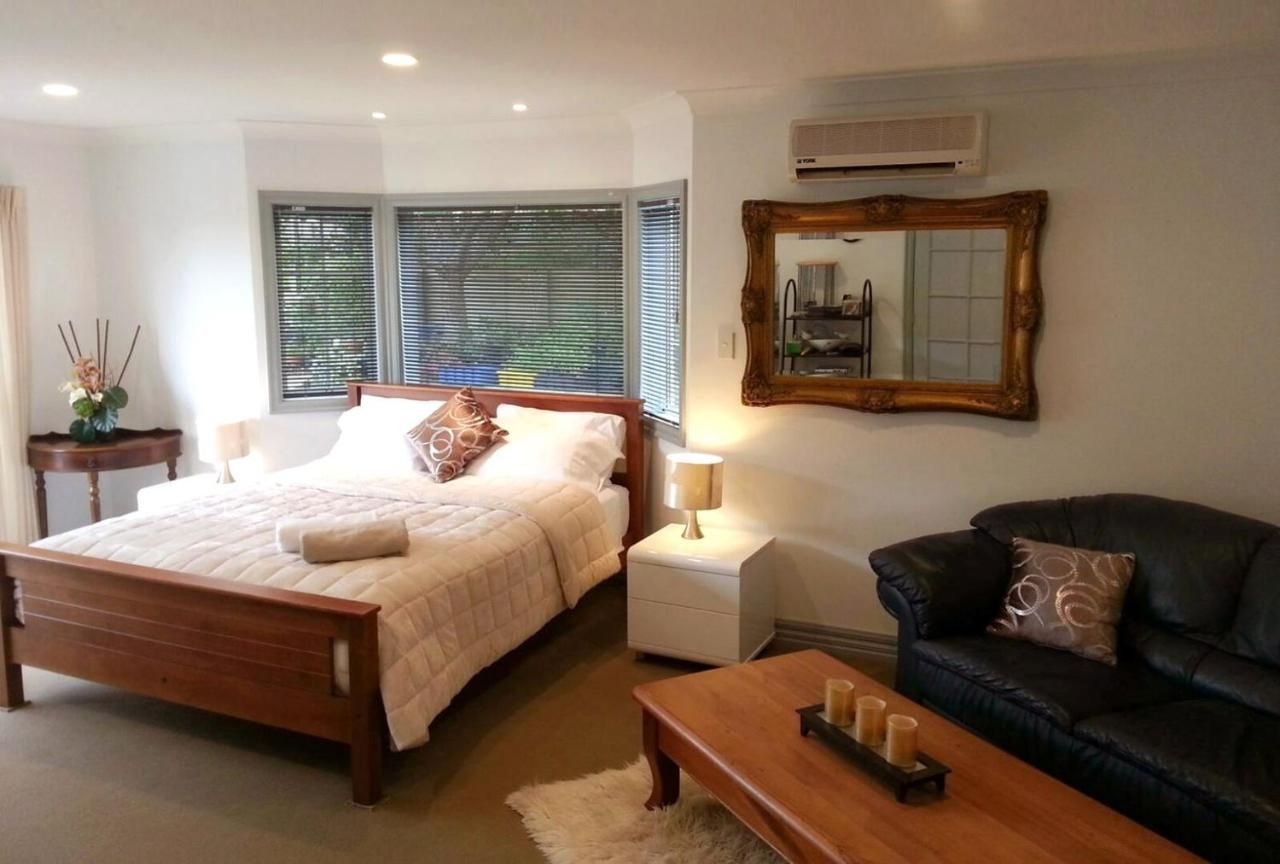 Lush and Co Auckland Bed and Breakfast