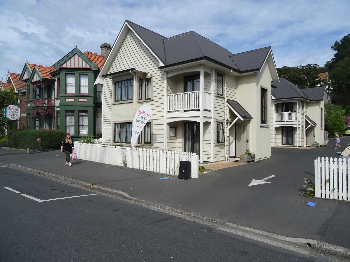 Sahara Guesthouse & Motels