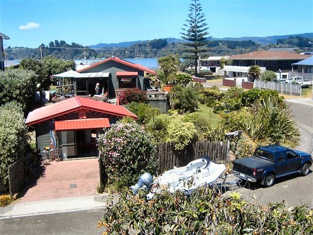 Moanarua Beach Cottage