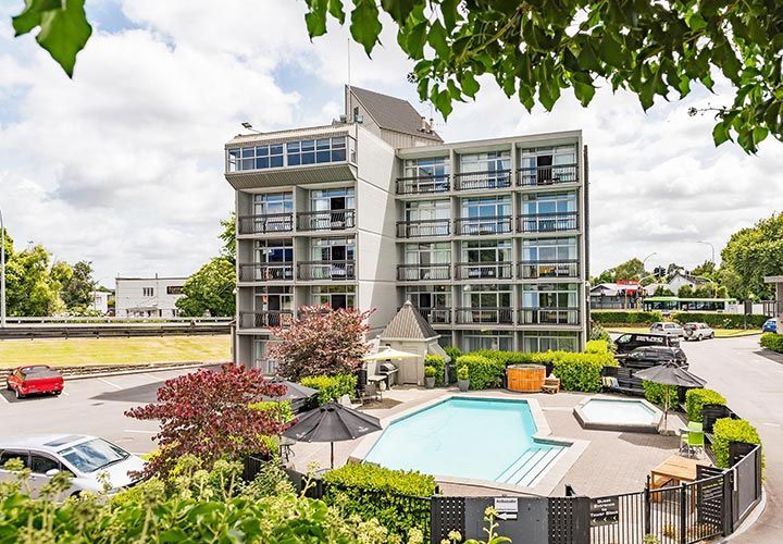 Heartland Ambassador Hotel
