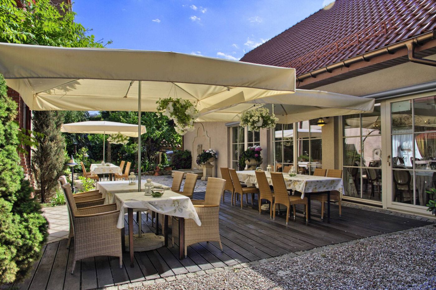 Villa Estera - Hotel & Restauracja