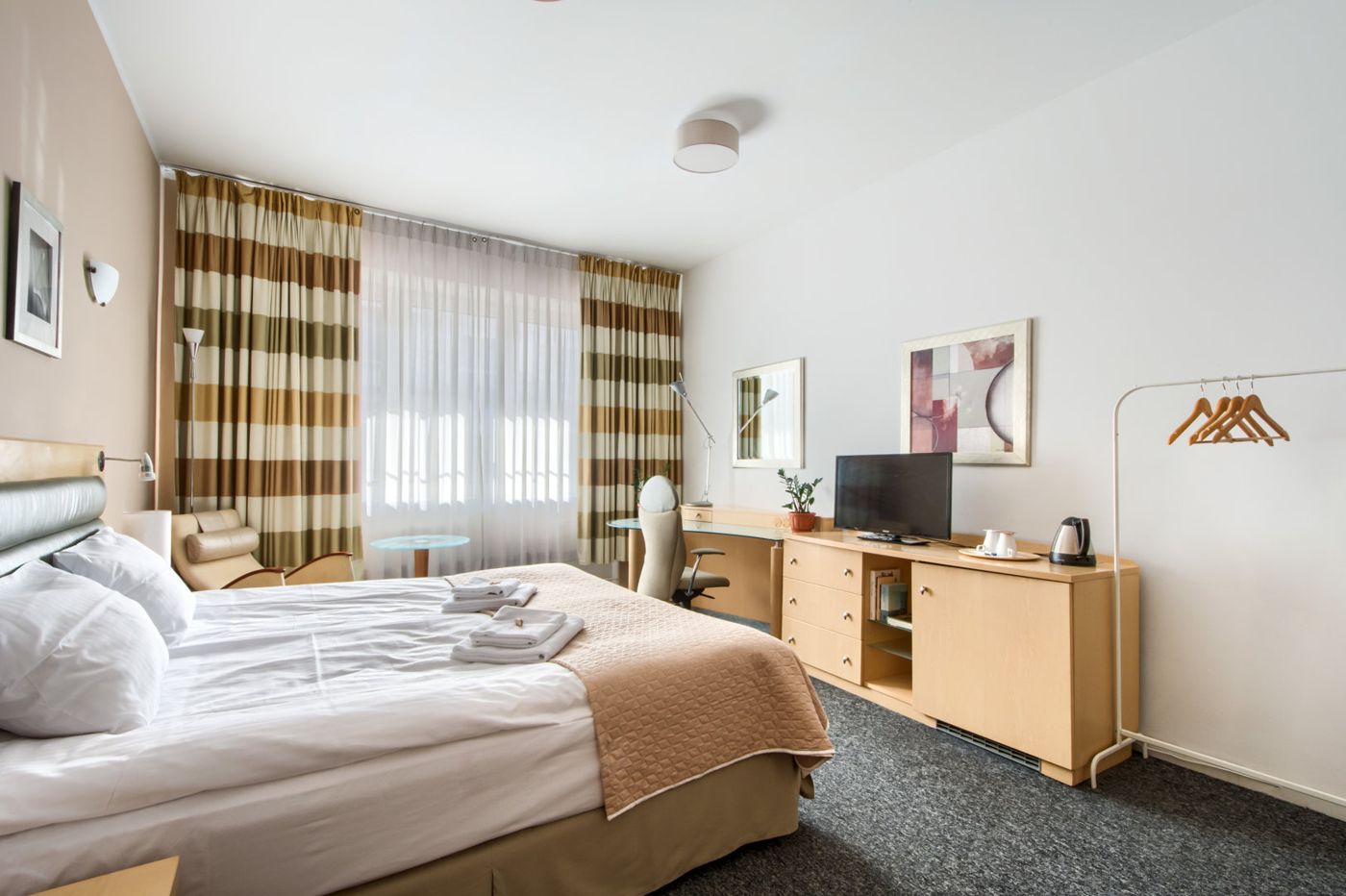 404 Rooms