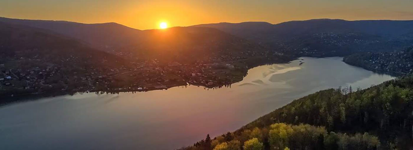 Domki nad jeziorem