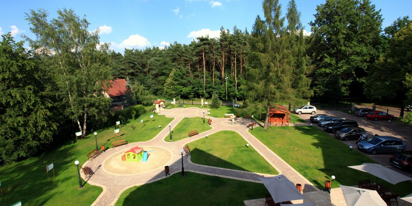 Modrzewiowy Dwór. Hotel & Restauracja