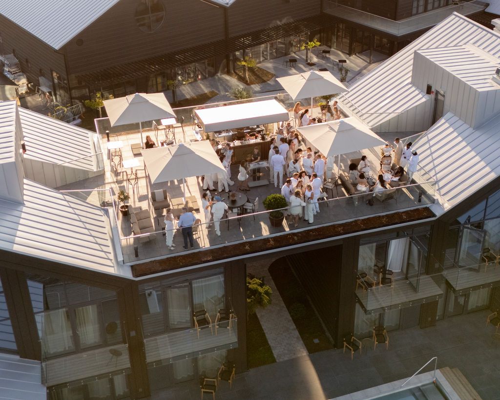 Season Hotel