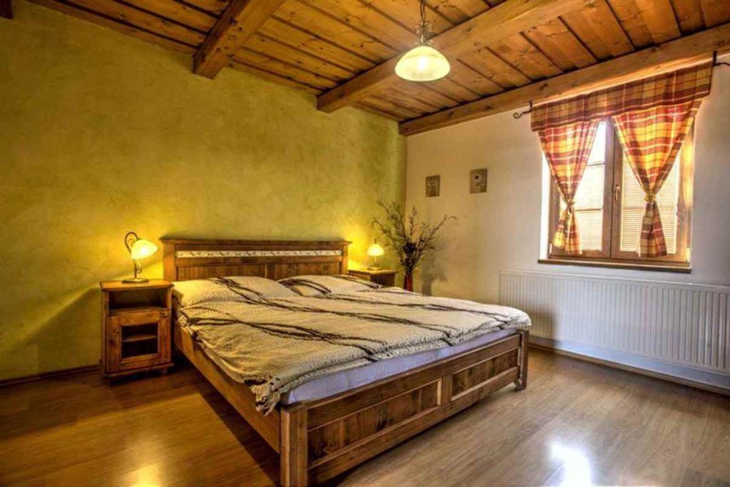 Grobský dvor