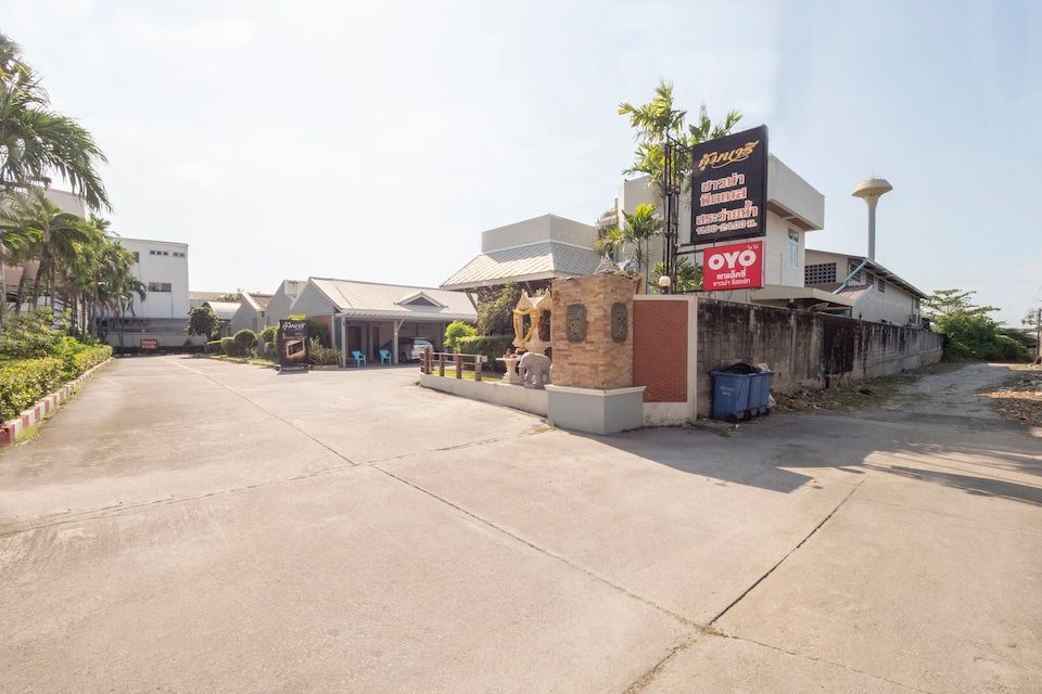 OYO 75382 Chonburi Hotel