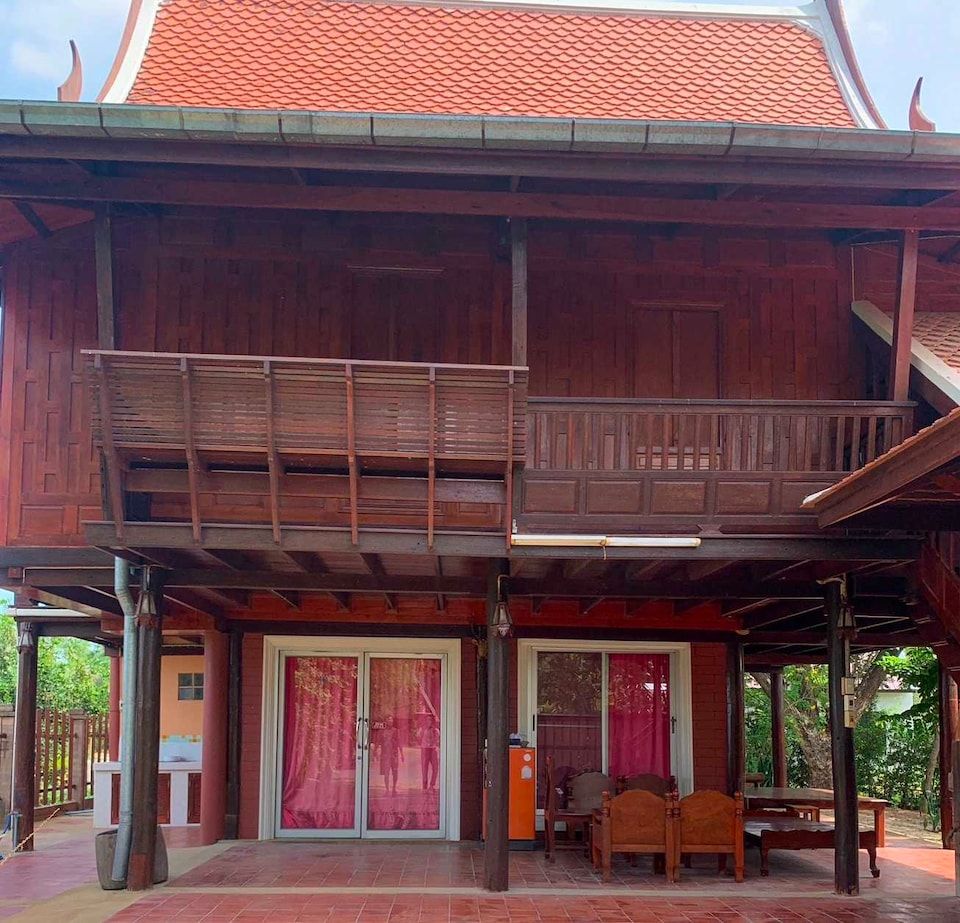 Suree Garden Resort & Karaoke
