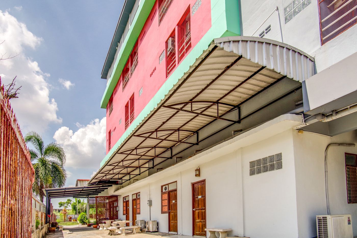 OYO 428 Pha Mansion