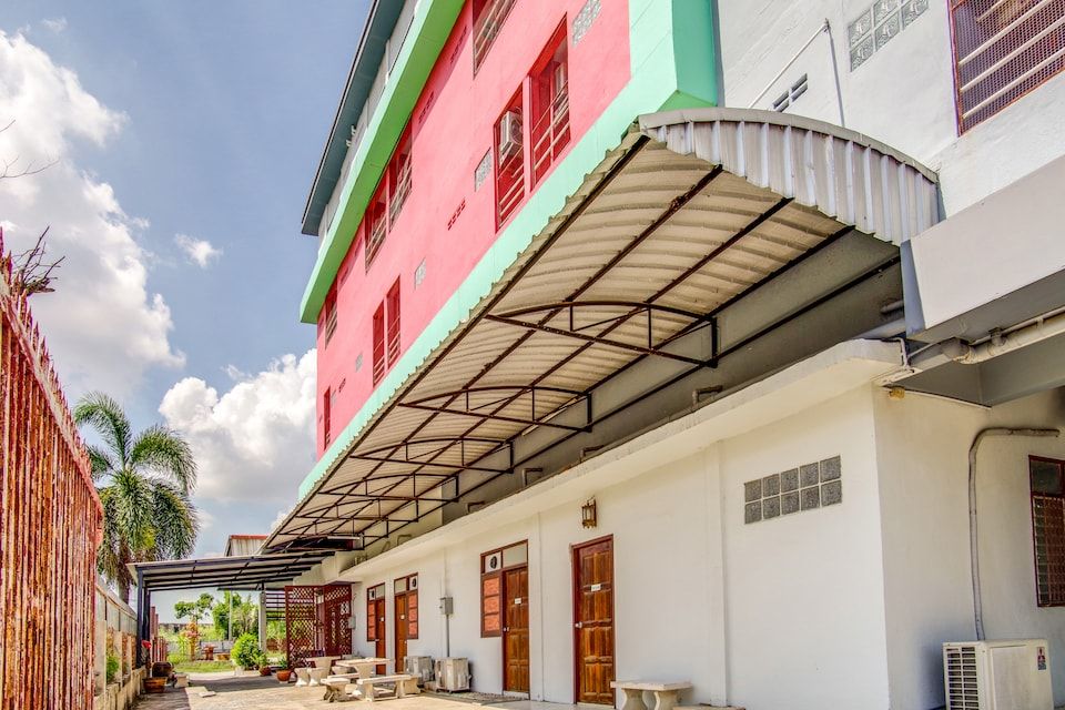 OYO 428 Pha Mansion