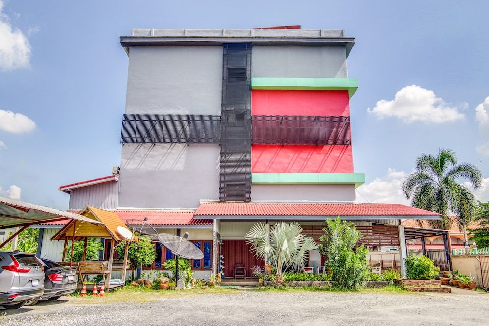 OYO 428 Pha Mansion