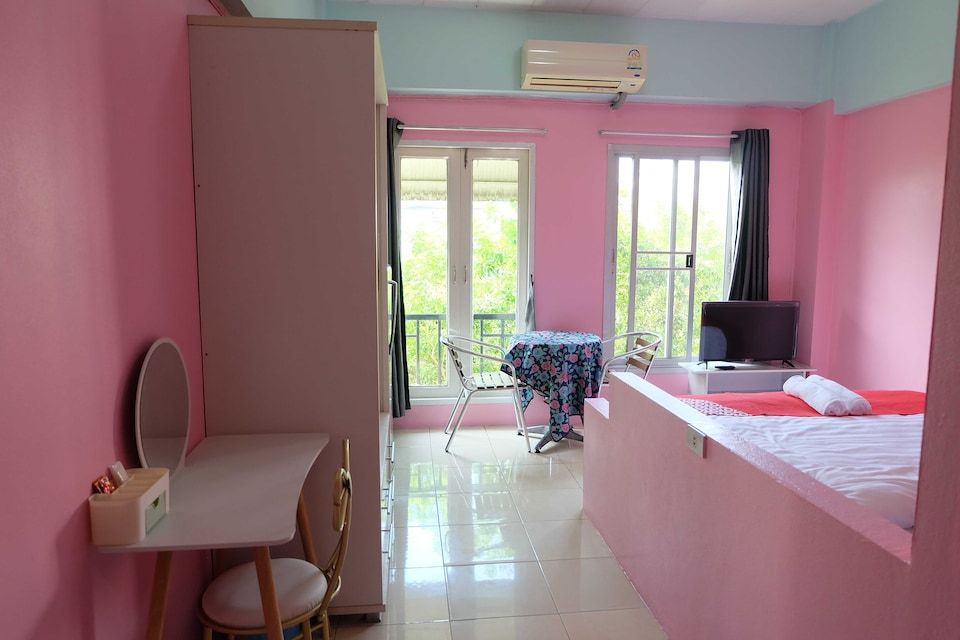 OYO 75429 101 Place Navanakorn