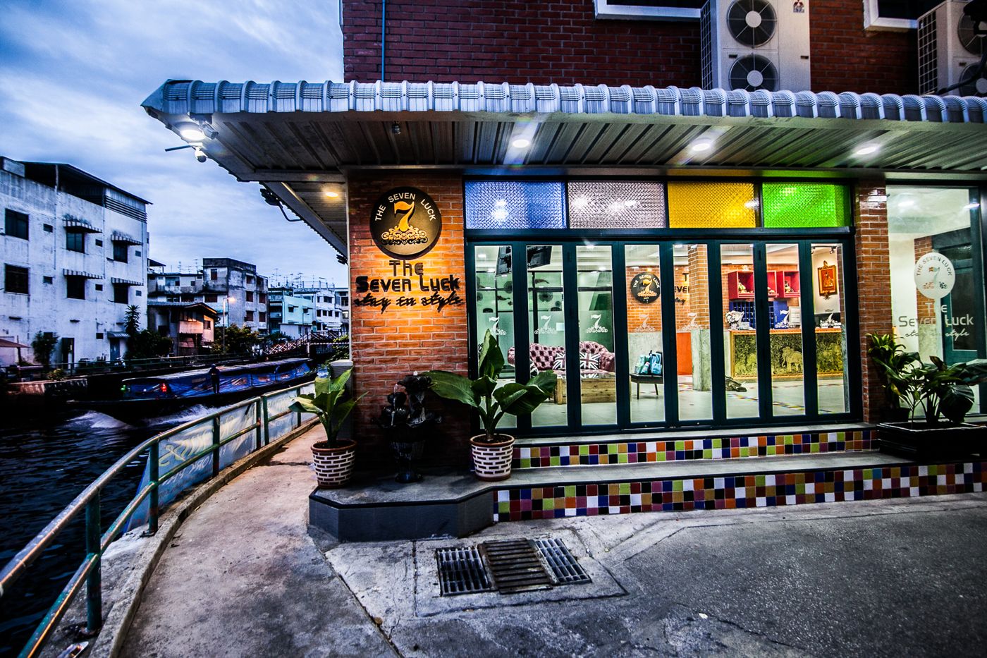 The Seven Luck, Bangkok ที่พักไม่แพง ติด รร.ปรินซ์พาเลซ โบ๊เบ๊ ใกล้สนามหลวง