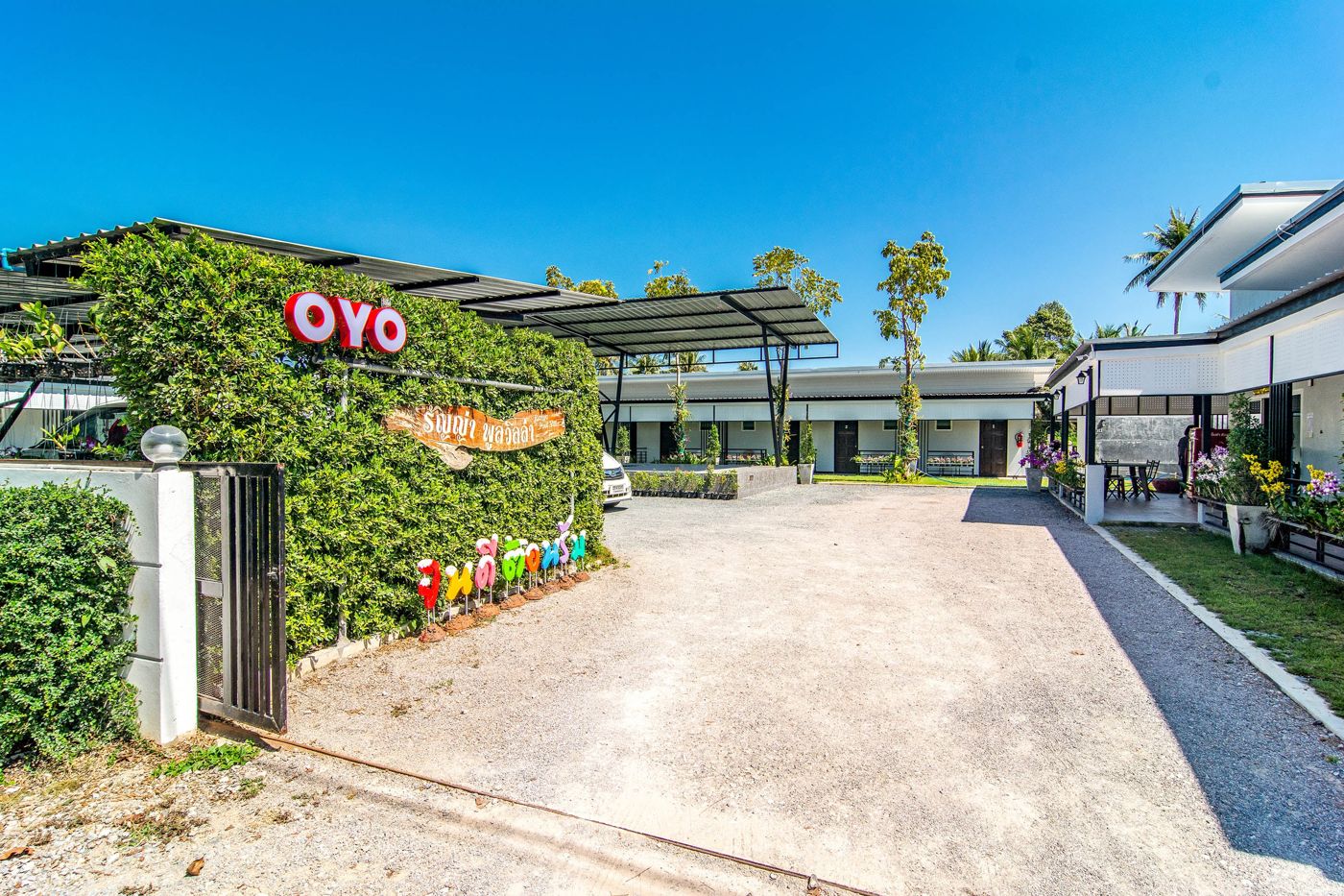 OYO 533 Runya Poolvilla