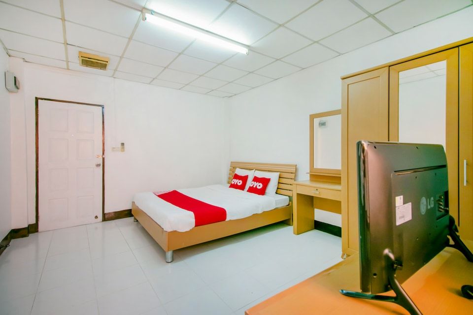 OYO 525 MRT Phetkasem 48/1 Place