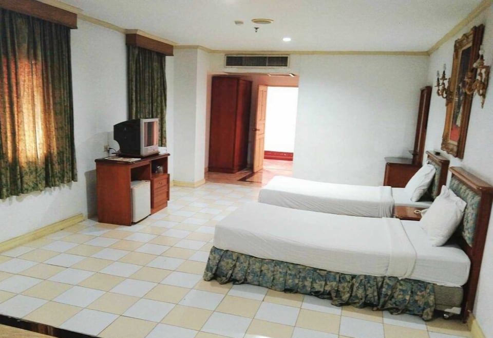 OYO 75466 13 Coins Bang Yai Hotel