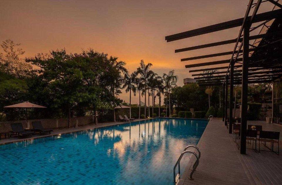 Sunday Sea Two Pool Villa Pattaya