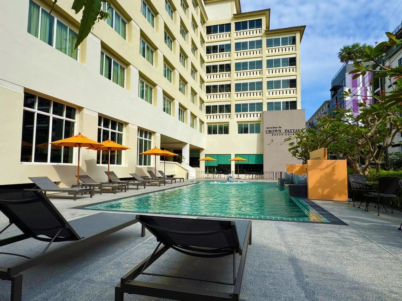 Crown Pattaya Beach Hotel